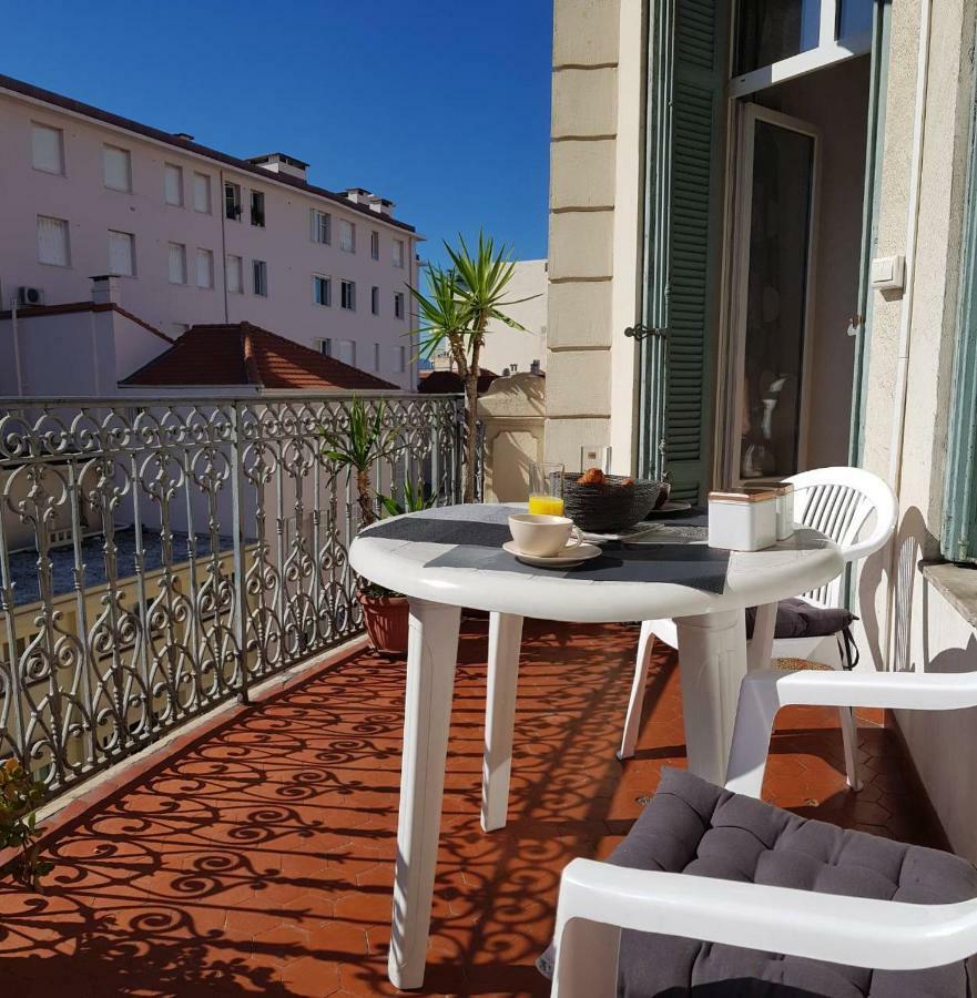 Suquet - Beach 100M & Palais Des Festivals 600M カンヌ エクステリア 写真